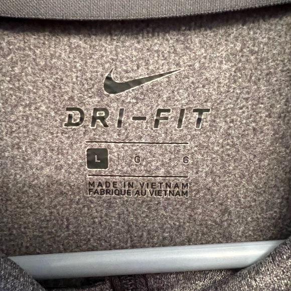 Nike Men's Dark Grey Therma-FIT 1/2-Zip Fleece
Sz. Large - Picture 3 of 6